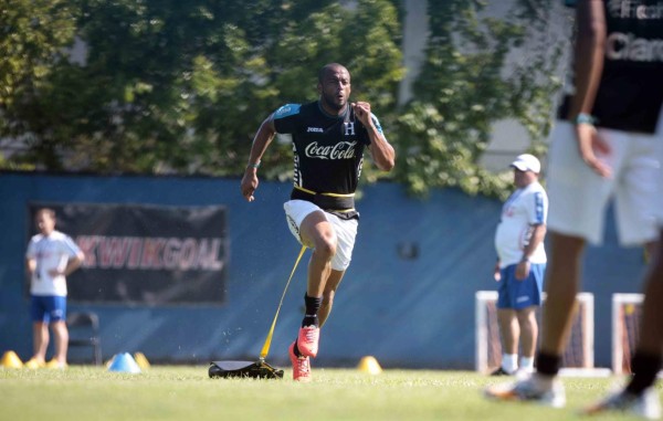 Arnold Peralta y Boniek García siguen entre algodones