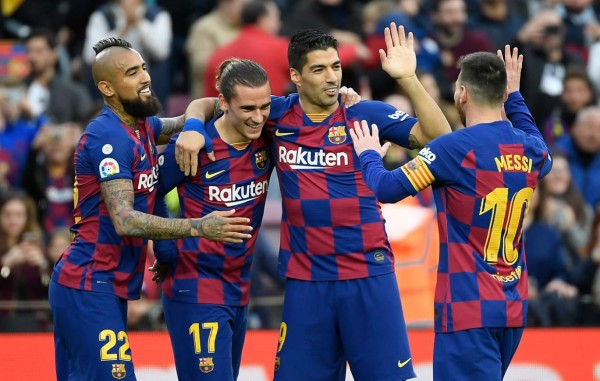 Barcelona cierra el año con una goleada sobre Alavés y un Messi genial