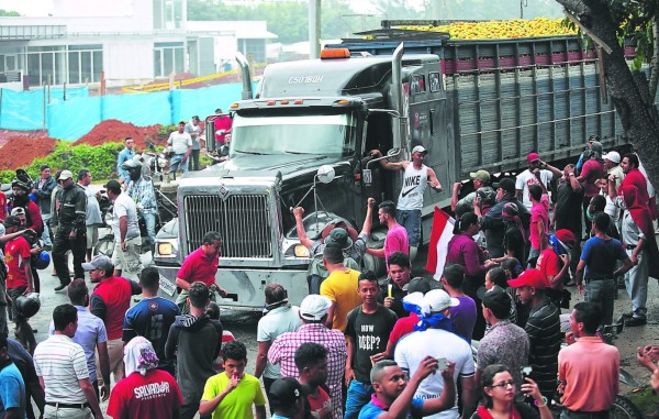 Vandalismo y caos en protestas de la Alianza