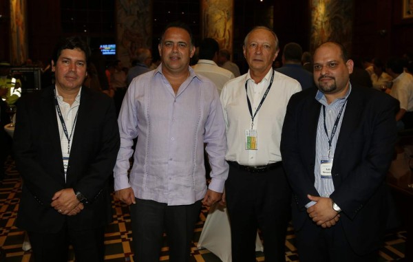 Coctel, bienvenida y alegría sampedrana