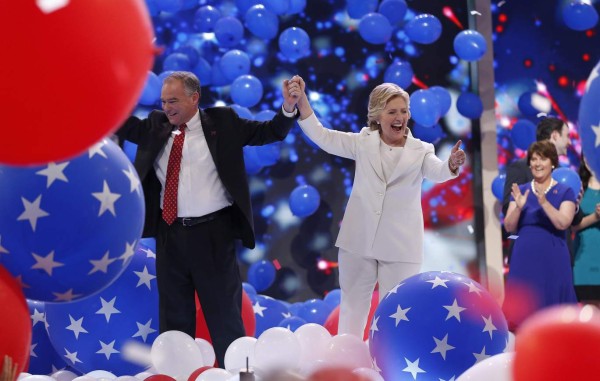 Clinton y Kaine realizan primer mitín en Filadelfia