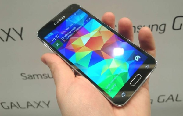 Samsung vende en un mes 11 millones de 'smartphones' Galaxy S5