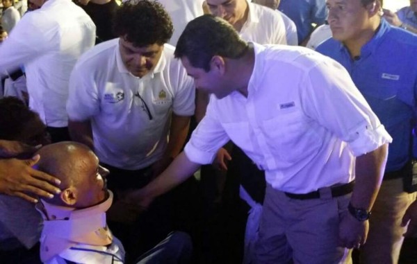 Quique Reneau recibe donativo por parte de la Copa Presidente