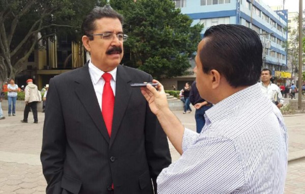 Mel Zelaya a Oliva: 'El que ataca con militares se lava las manos”
