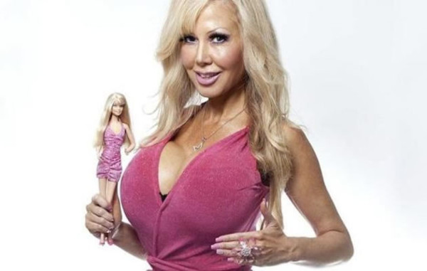 Toma hipnosis para 'pensar' como Barbie