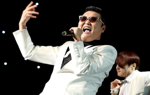 PSY bate récord en YouTube por 10 segundos con su tema 'Hangover'