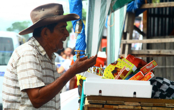 Descarada venta de pólvora en San Pedro Sula