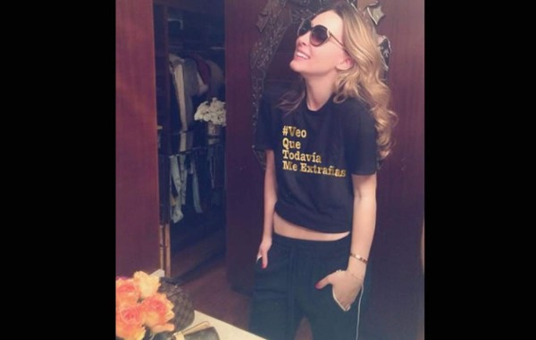 Belinda aprovecha discusión con su ex para lanzar camisa  