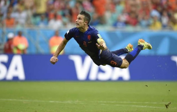 Primer gol de Van Persie contra España generó 183.000 'tuits' en un minuto