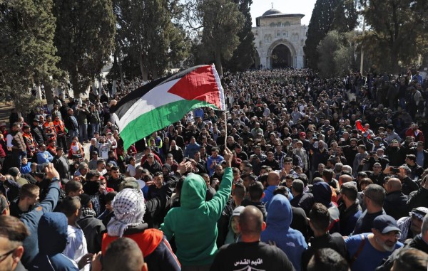 Dos muertos y más de 300 heridos en el 'Día de la ira”