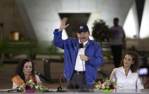 Ortega es condecorado por el Partido Comunista de Rusia por 'aporte a la paz'