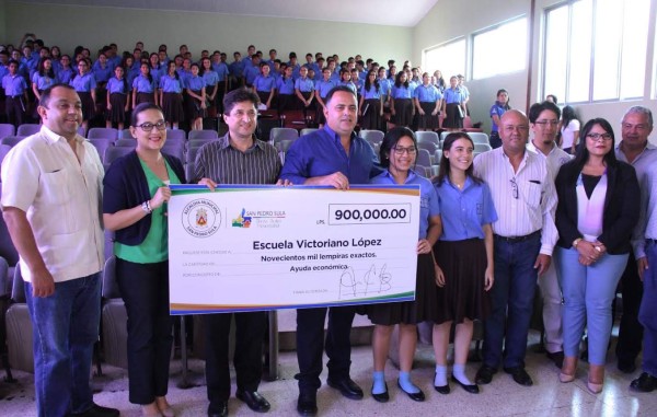 Escuela Victoriano López recibe fondos
