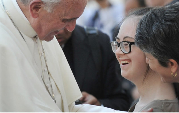 Papa dice que no puede imaginar a un cristiano que no sonría