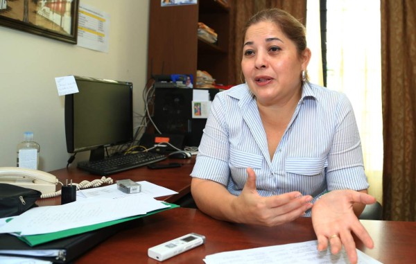 'Padres deben exigir que los colegios desfilen”, dice gobernadora de Cortés