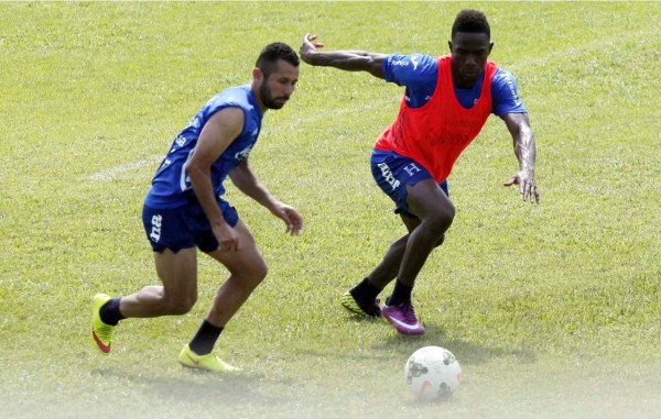 Honduras ya trabaja con equipo completo para amistosos