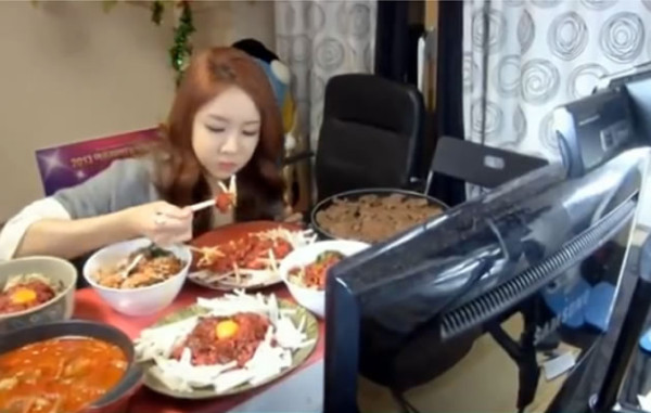 Coreana gana 9,400 dólares por comer