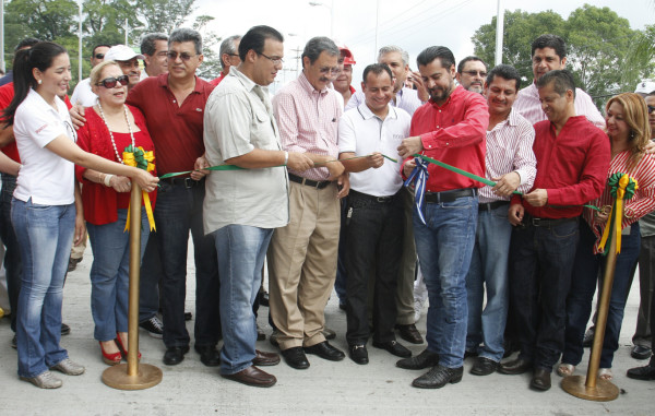 13,000 carros diarios pasan por el puente de Los Alpes