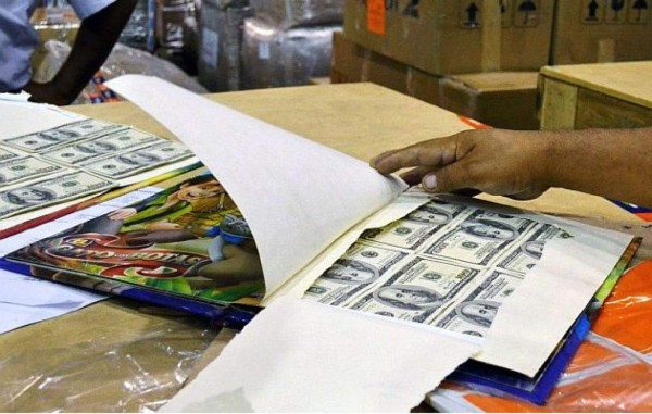 'Los Tres Cerditos' y 'Caperucita Roja' usados para enviar dólares falsos