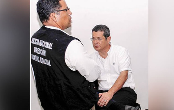 Escapa de la Policía y declara su libertad por una radio