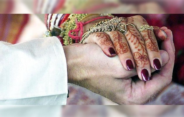 Padres en la India estrangulan a su hija por casarse sin su aprobación