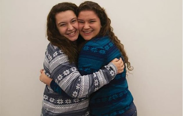 Amigas descubren que son hermanas