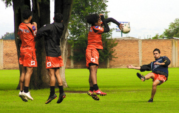 Real España aflojó en los minutos de descuento