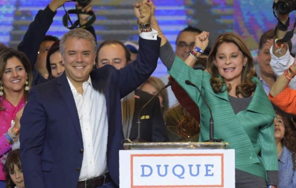 Colombia inviste hoy a Duque con acuerdo de paz en la mira