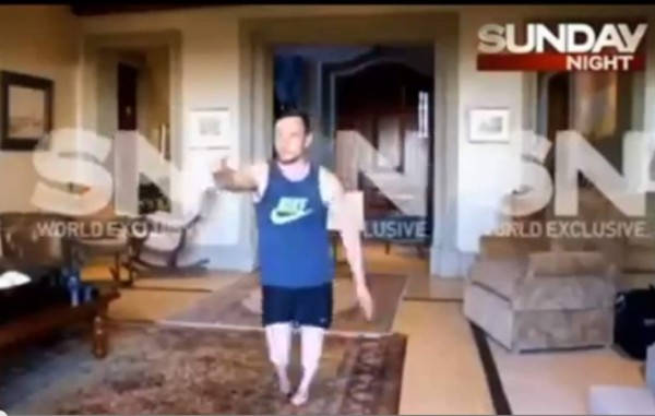 Difunden vídeo en que Pistorius reconstruye el momento en que mató a su novia
