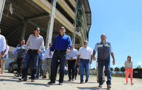 Calidonio viaja a EUA por alianzas estratégicas