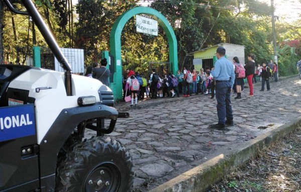 Toma forma nueva fuerza policial para proteger escuelas y colegios