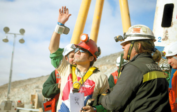 Chile: Mineros se recuperan tras su rescate