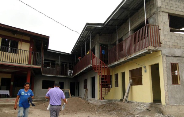 Evangélicos construyen casas para viudas y familias pobres de El Progreso