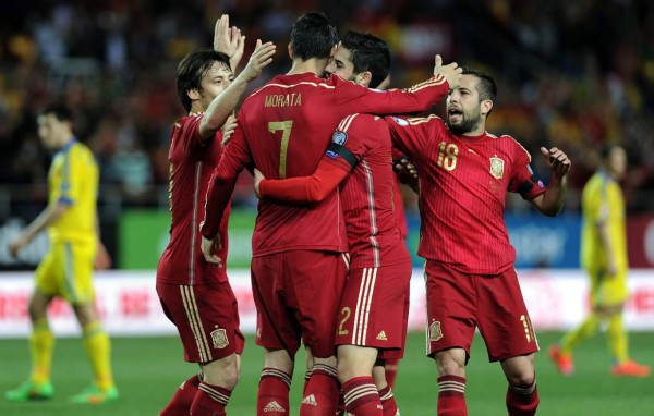 España sufre para vencer a Ucrania camino a la Eurocopa