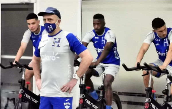 El entrenador Fabián Coito dirigió su primer entreno luego del parón por el coronavirus.