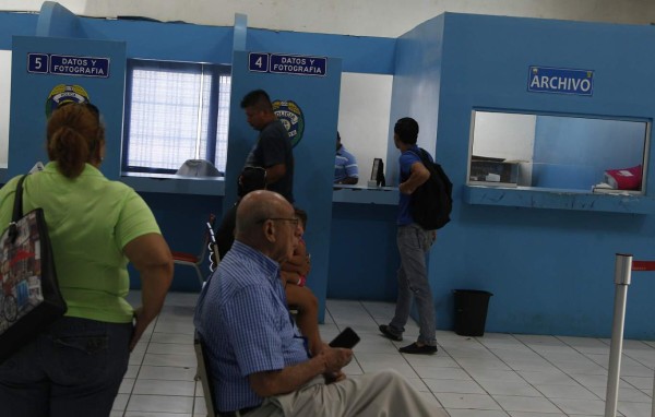 No hay material para licencias en las oficinas de Tránsito