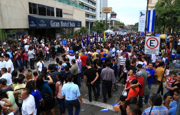 Hondureños demuestran civismo en desfiles patrios