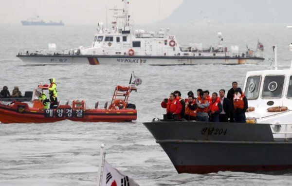 Pocas esperanzas de más rescates en naufragio de ferry surcoreano
