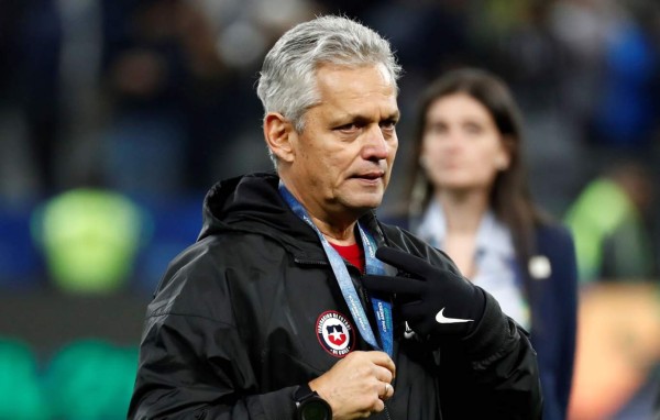Reinaldo Rueda acepta la rebaja de su salario como seleccionador de Chile