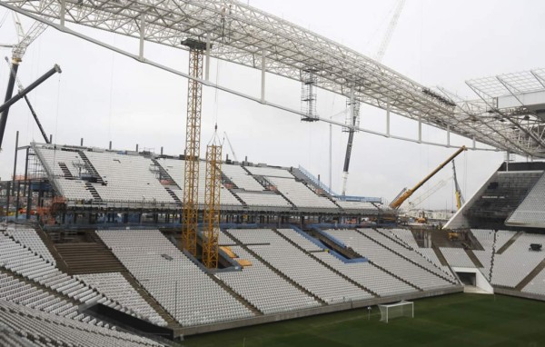 Estadio de la inauguración del Mundial es entregado con obras pendientes