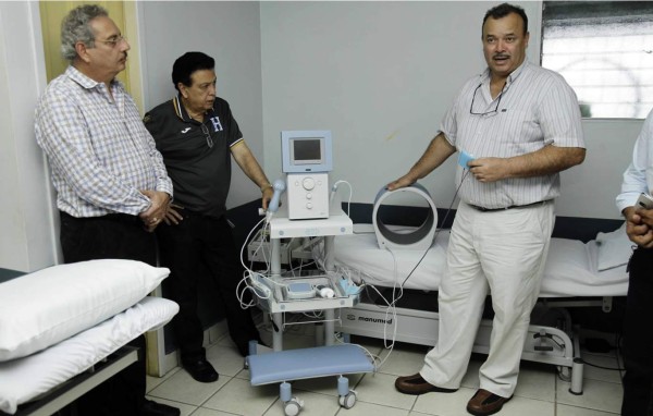 Presentan máquina que Pinto había solicitado para la Selección