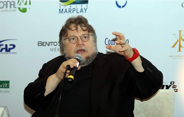 Guillermo del Toro prende fuego a políticos mexicanos
