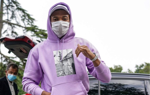 Mbappé se une a la selección de Francia y rompe el silencio tras rumores de su futuro