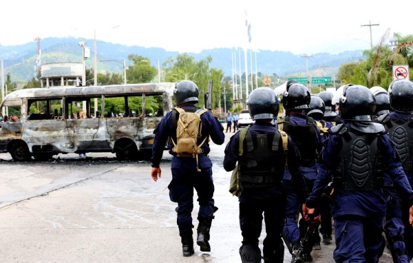 Capturan a tres supuestos estudiantes tras quema de buses en Tegucigalpa