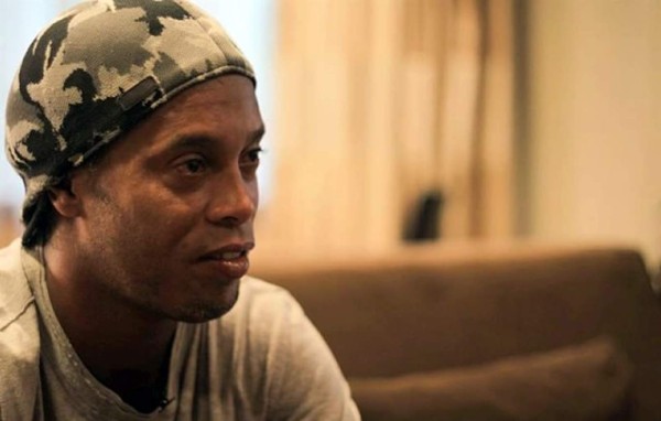 Ronaldinho pasó un triste cumpleaños en una cárcel de Paraguay