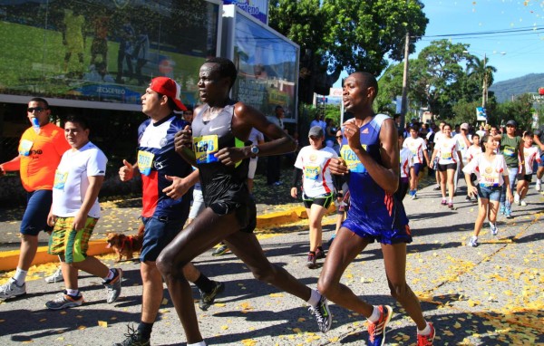 Hilary Kimayo gana la Maratón Internacional de LA PRENSA