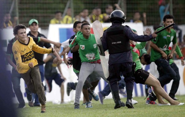 De 40 a 80 horas de trabajo por hacer desorden en estadios de Honduras