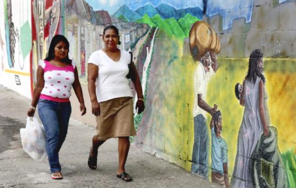 Exposición de retratos ofrece distintas visiones de mujeres centroamericanas
