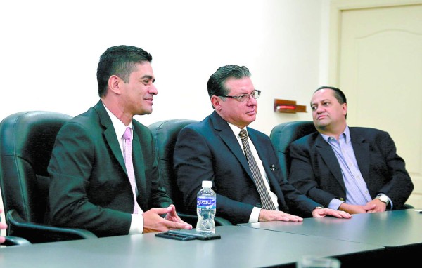 El 21 de diciembre, el TSE decidirá si inscribe o rechaza a Mel Zelaya