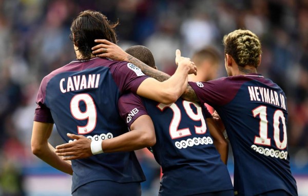 El tridente del PSG destroza al Burdeos y Neymar gana el pulso a Cavani