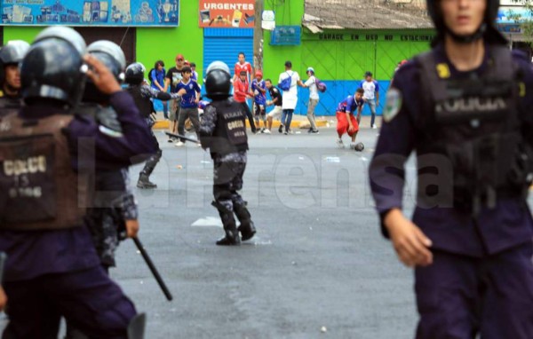 Autoridades tendrán reunión de emergencia tras violencia en clásicos de Honduras